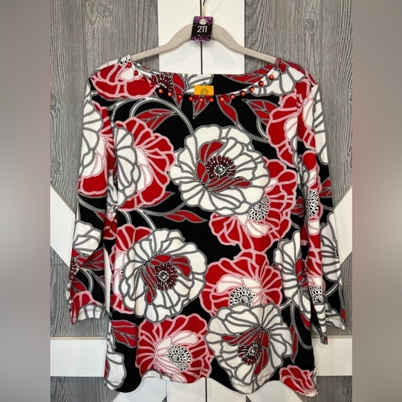 211. Ruby Rd. Scoop Neck 3/4 sleeve top - Picture 2 of 5